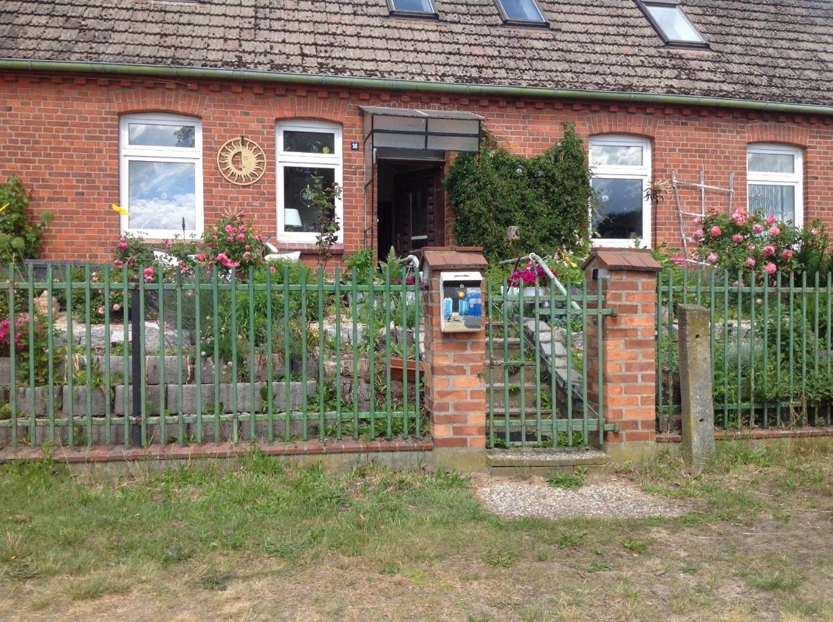 Das Haus Am Teich Besitz Bagian luar foto